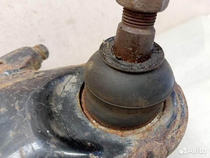 Рычаг передний правый нижний