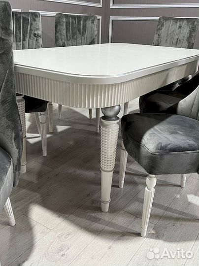 Комплект стол и стулья. В наличии
