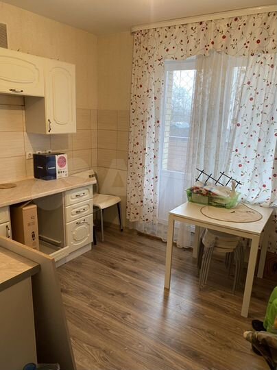 2-к. квартира, 57 м², 1/4 эт.