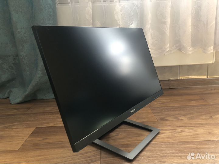 Монитор Philips