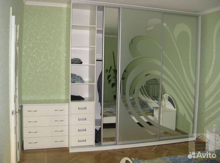 Зеркальный шкаф