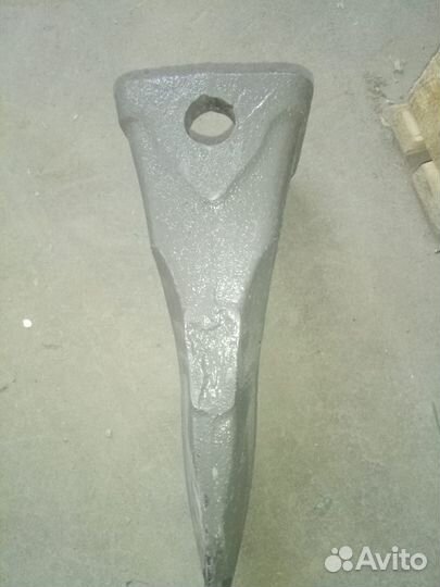 Зуб ковша экскаватора Hyundai 200W-7