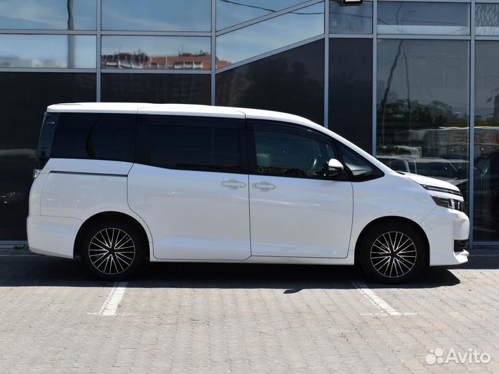 Toyota Voxy 2.0 CVT, 2014, 113 100 км