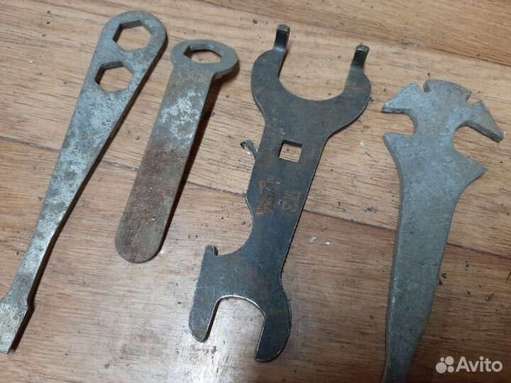 Молоток, ключи, зажимы СССР