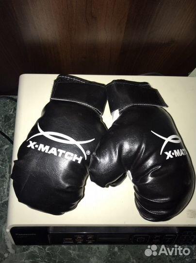 Боксерские перчатки