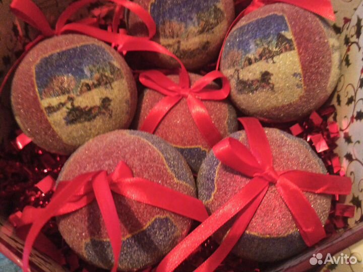 Новогодние игрушки на елку