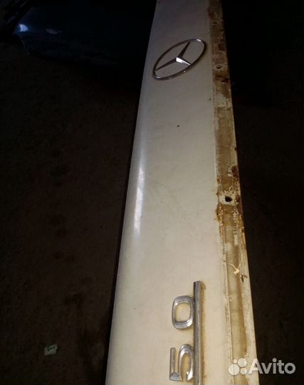 Крышка багажника мерседес E 123