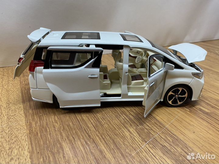 Металлическая машинка lexus lm300