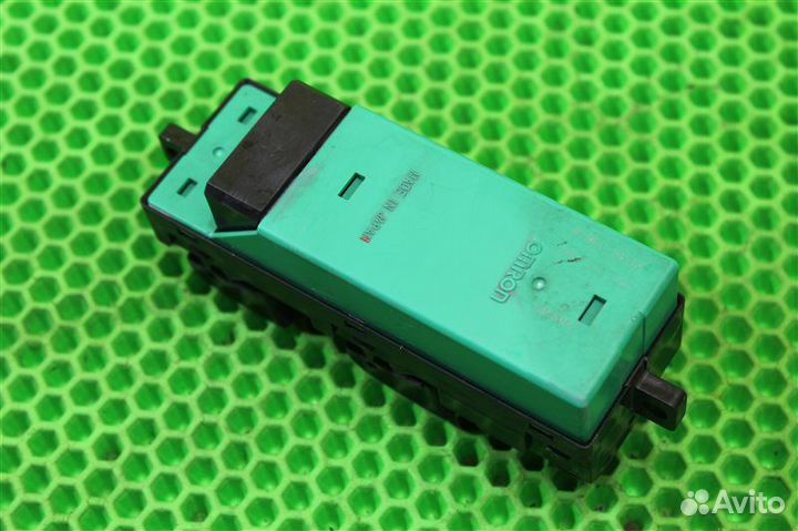 Блок управления стеклоподъемниками передний правый