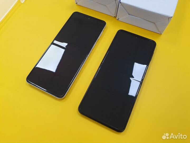 Смартфон Samsung Galaxy Z Flip 3. LDU