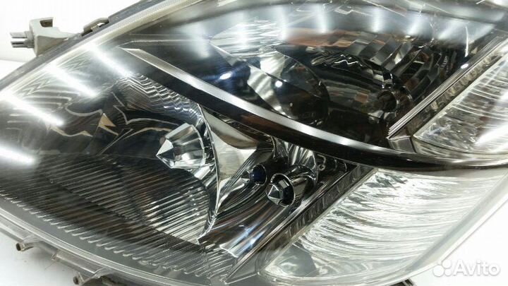 Фара левая Toyota Isis ANM10 2008