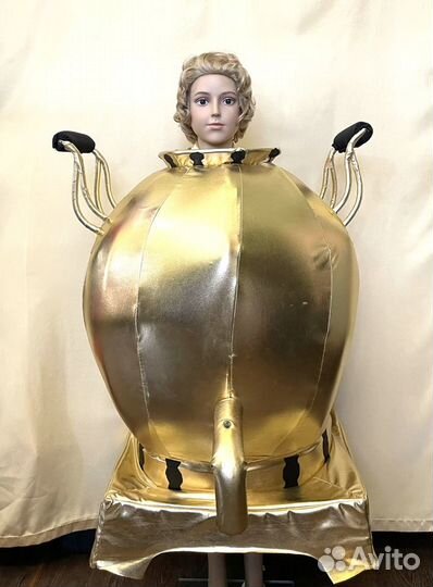 Русский народный костюм. Самовар