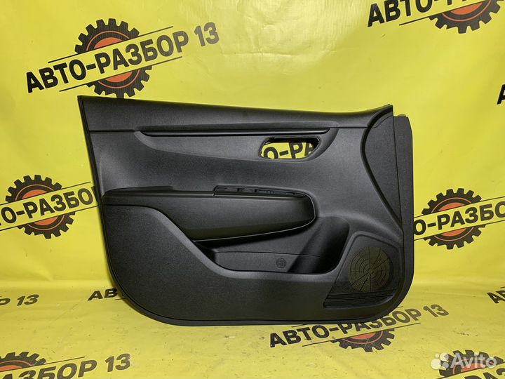 Обшивка двери передняя левая Киа Рио 4 FB