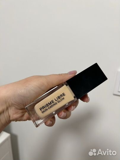 Тональный Givenchy Prisme Libre Glow 1-N95