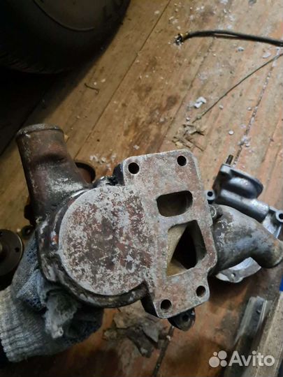 Водяной насос помпа газ 21 2410