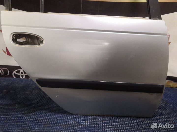 Дверь боковая задняя правая Toyota Avensis CDT220L