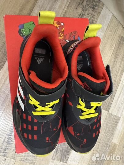 Кроссовки adidas marvel 21,5 см