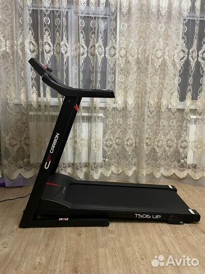 Бюджетная беговая дорожка на 120кг Carbon T506 UP