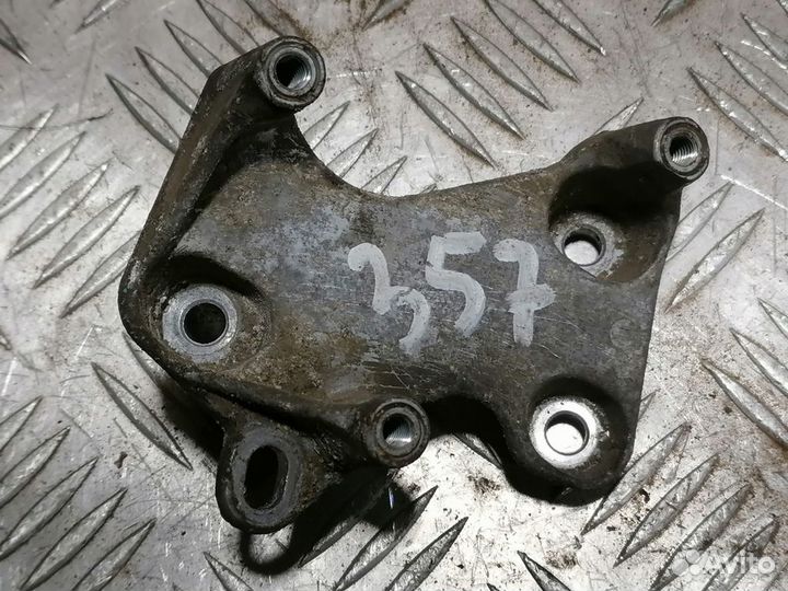 Кронштейн другой Skoda Octavia 2000 2011