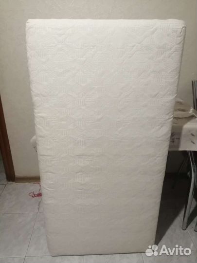 Детская кроватка с маятником и ящиком