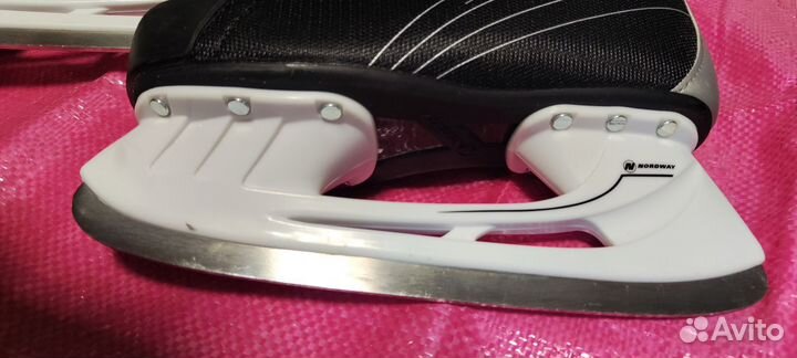 Коньки хоккейные