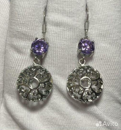 Ажурные серьги с фиолетовыми камнями