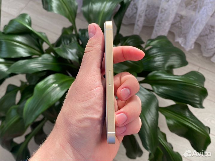 iPhone SE, 32 ГБ