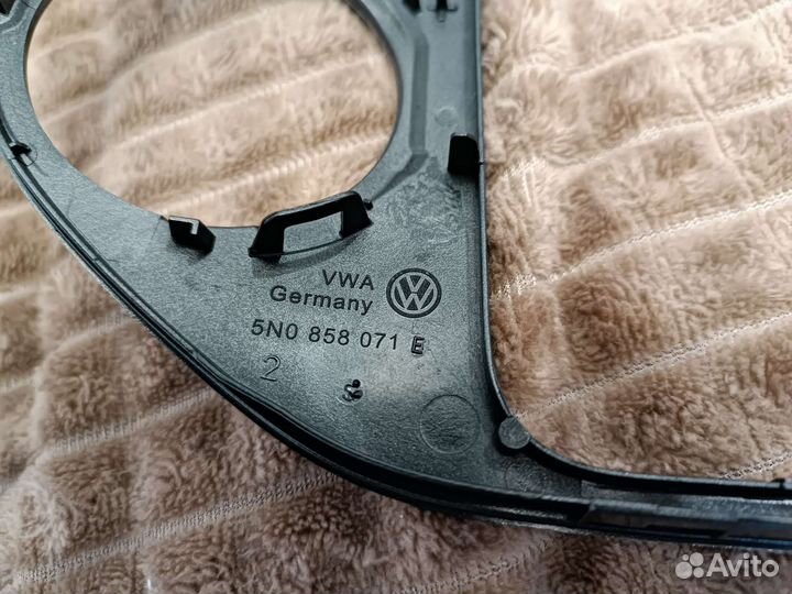 Рамка магнитоллы Tiguan 1 рестайл и подобных