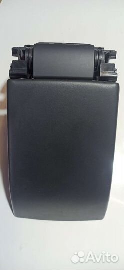 Подлокотник volvo xc70 30715140