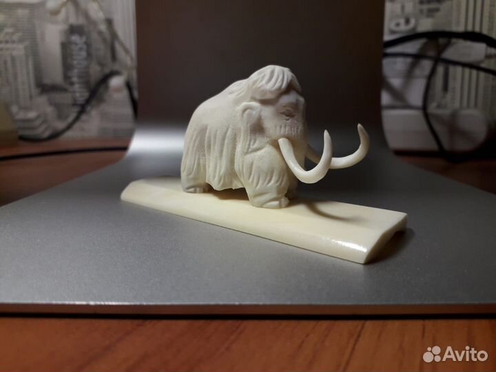 Мамонтенок из лосиного рога