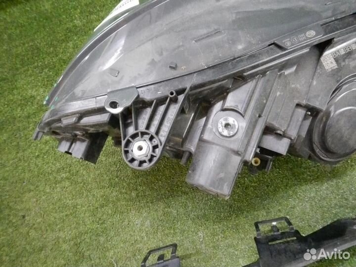 Фара левая Mercedes-Benz E-Class