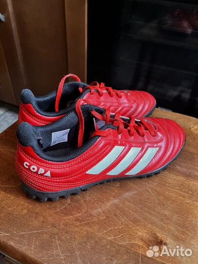 Футбольные бутсы adidas