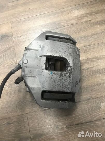 Суппорт тормозной передний левый Bmw 525I E60