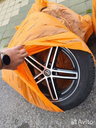 Комплект зимних колес на opel