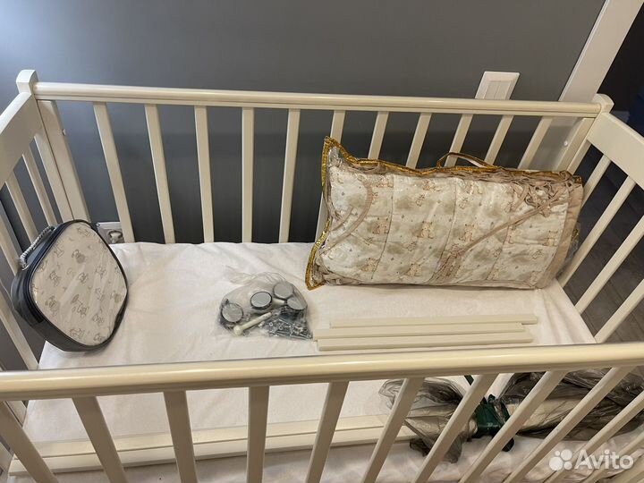 Кровать с маятником из бука