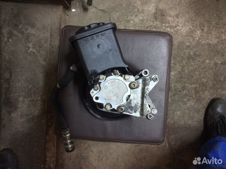 Насос Г/У BMW