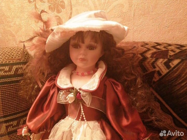 Кукла фарфоровая коллекционная