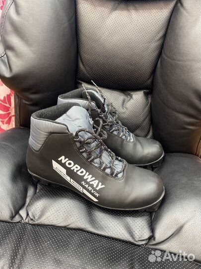 Лыжные ботинки, лыжи и палки nordway