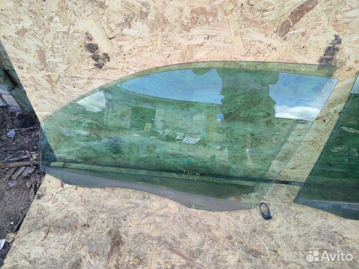 Стекло двери Vw Tiguan 1