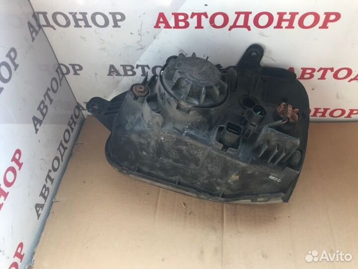 Фара галогеновая передняя правая Hyundai Santa Fe