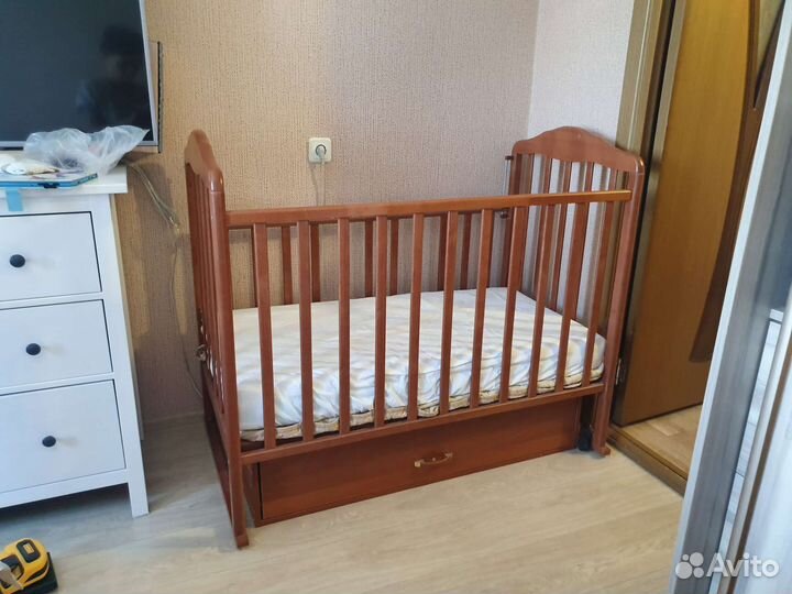 Детская кроватка