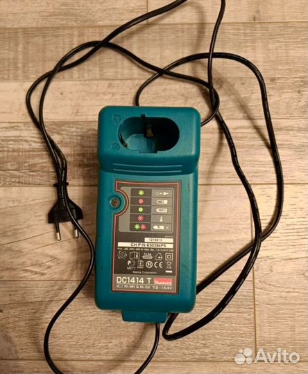 Зарядное устройство makita