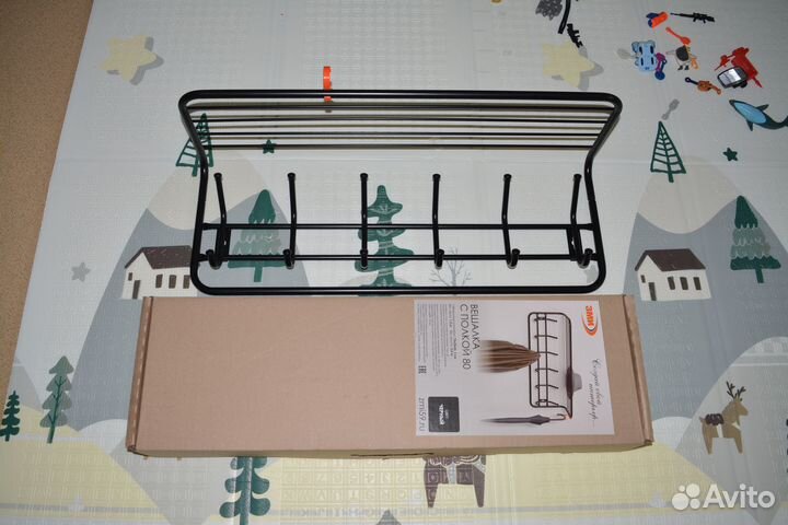 Вешалка настенная металлическая 