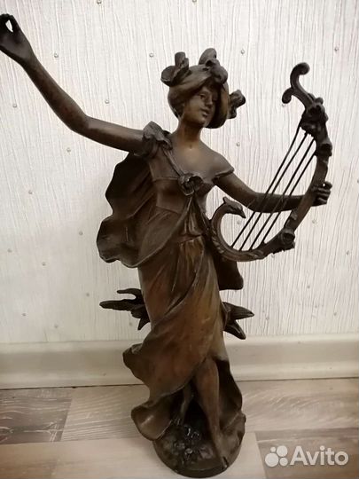 Бронзовая статуэтка