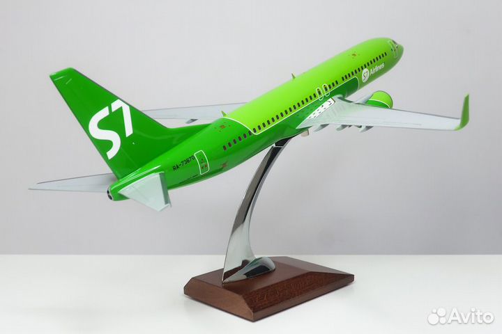 Модель самолета 1/100 Boeing 737-800 S7 Airlines