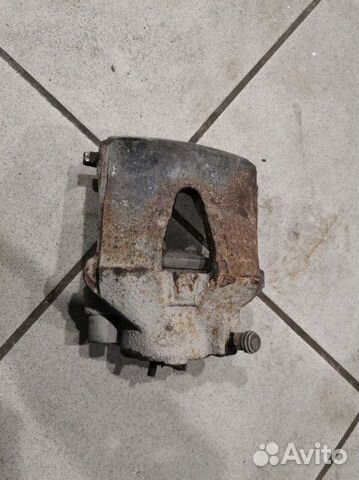 Суппорт передний правый Volkswagen Golf мк6 1.6