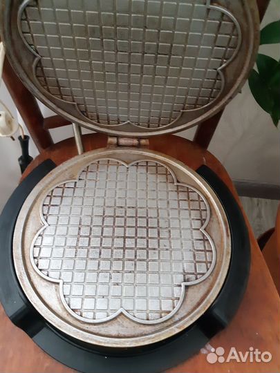 Электрическая вафельница бу