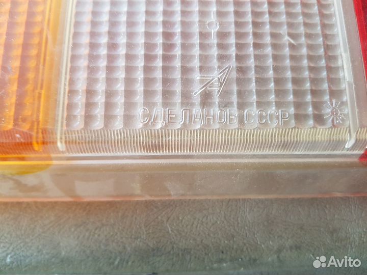 Стекло заднего левого фонаря 2105(раннее)