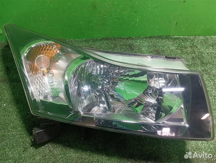 Фара правая Chevrolet Cruze J300 2009