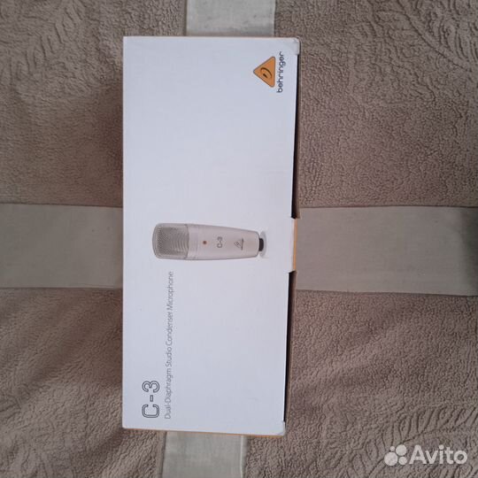 Студийный конденсаторный микрофон